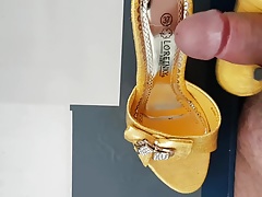 gelbe Heels besamt