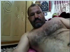 Punheta do maduro arabe