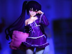 Noir Figure Black light