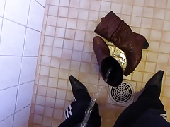 Piss in wifes brown leather boot