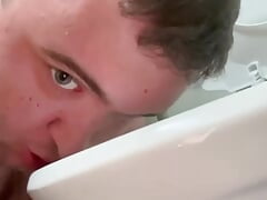 Dumb fat slave lick toilet.