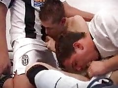 trio de futbolistas