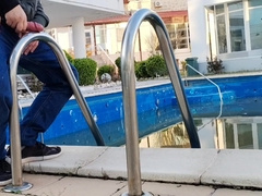 otipa care sa masturbat iubitul la piscina azi