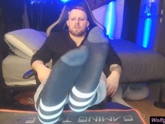 Hot bearded guy Wolfgangwhitexxx shows off his feet, cum on display?