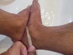Piss on my feets and cum on my soles