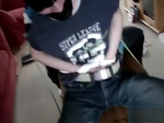 Tieguyuk guy cums while tied up
