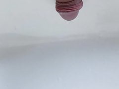 Golden Shower Kleinschwanz beim Pinkeln