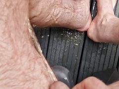 Addicted to hot piss outdoors on my feet