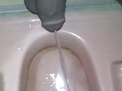 Pee with loose dick
