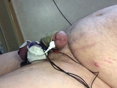 Hands-free bear gets some American gay action