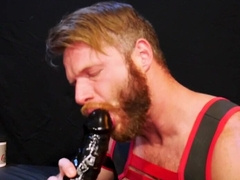 Bearded guy shows off naked in loud solo fetishes