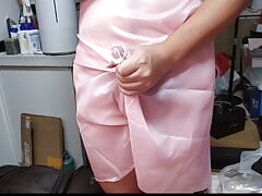Tear open the pink silk cloth to wrap and ejaculate