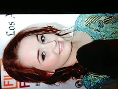 abgespritzt auf Kaitlyn Dever