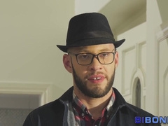 Bisex guy jizzing on babe after riding (Draven Navarro)