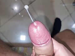 AMATEUR   ENGLISH - PANTS, MOANS AND CUMS SUPER HARD WITH A HUGE COCK IN CLOSE-UP