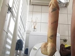 Auf grosse dildo reiten III