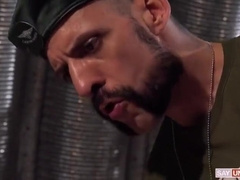 Sargento Joris Satisface El Culo De Vincent