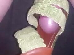 Cazzone sborra nelle scarpe