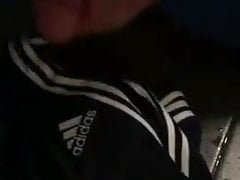 Sborro sulla tuta dell'adidas