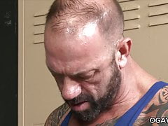 Huge Cocked Older Gym Man Fucks A Bearded One