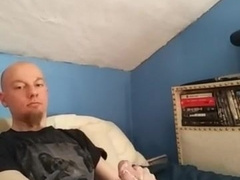 Uber-Cute Stud Decorates His Tee-Shirt in Jism