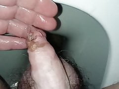 Pissing whit my soft cock on my hand