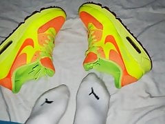 ToyFuck in my smelly white sneaker-socks, I am a German Slut