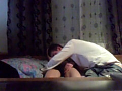 UN GAY CHUPA EL PENE A UN MILITAR