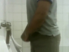 repost of public urinal spy pissing dads