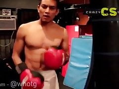 Men boxing