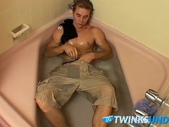 Gorgeous Kelly Cooper wanking off in wet underwear