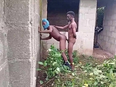 2 herdsmen seen having lovemaking inwards a cassava farm close to and uncompleted palace