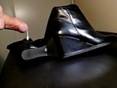 Creaming Black wedge boots