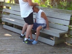 Gordito se la mete a abuelo en publico 9