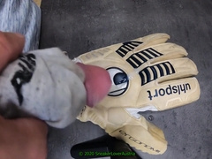 Spunking on Goalkeepergloves