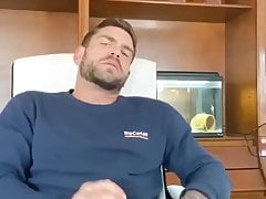 Muscle Daddy Jacking Off