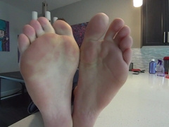 Roomy Let's you Jack Off to his Jaw-Dropping Feet for the Very First Time (Utter)