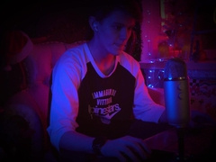 Spunky gamer and his buddy (Casey Donovan & David Gallagher)
