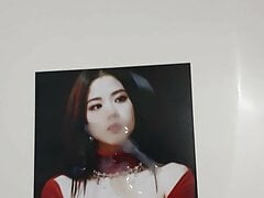 I cum on this stupid bitch Jisoo of Blackpink (2)